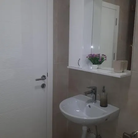 Mango Center Hospital Free Parking * Banja Luka