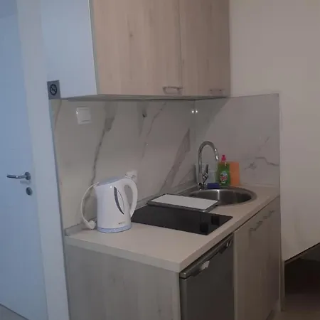 Mango Center Hospital Free Parking * 巴尼西卢卡