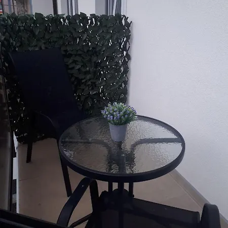 Mango Center Hospital Free Parking Apartman